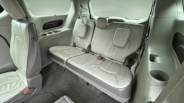 Used 2017 Gray Chrysler Touring L Plus image 33