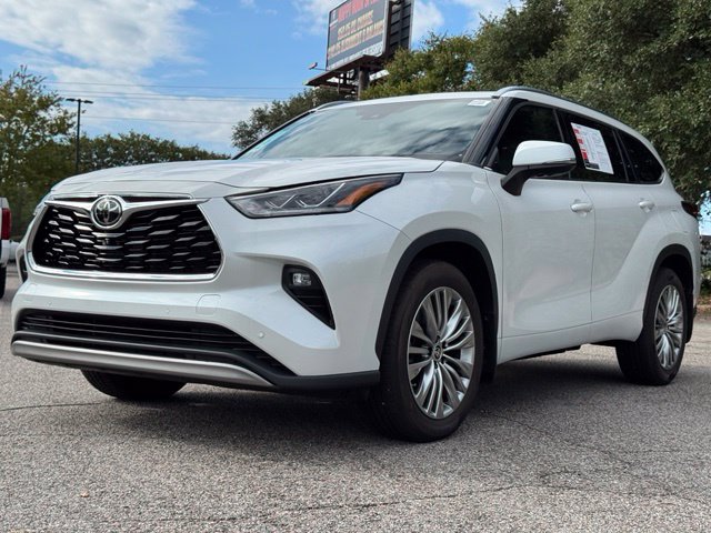 Used 2024 Toyota Highlander SUV