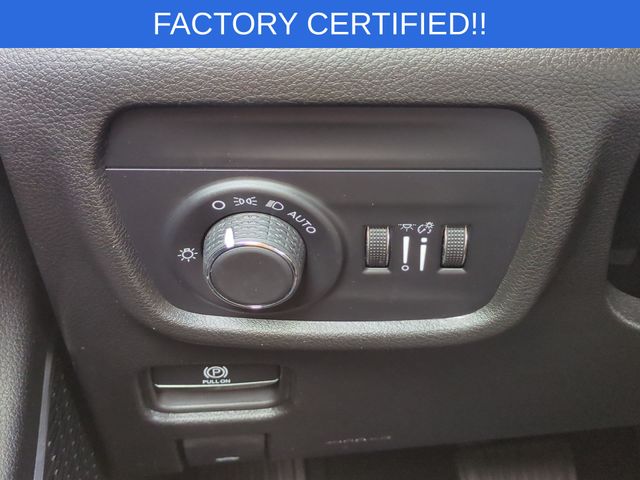 Used 2022 White Jeep Altitude image 19