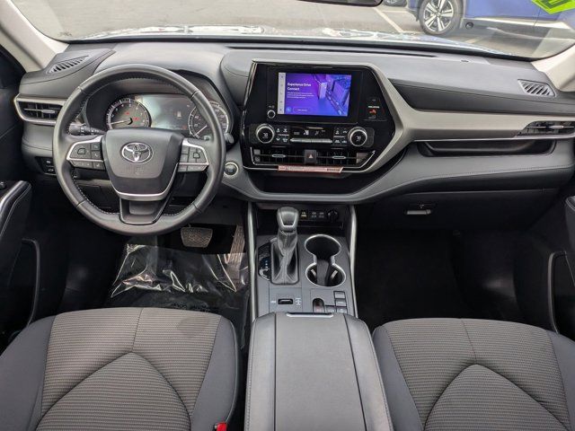 2025 Toyota Highlander LE - Photo 16