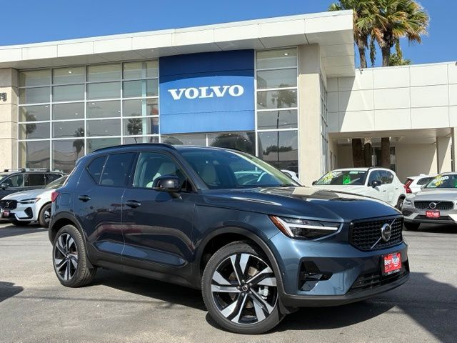 2026 Volvo XC40 B5 Ultra