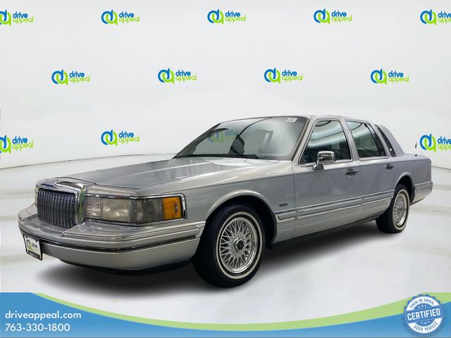 Silver 1994 Lincoln Town Car Signature Sedan Rear-Wheel Drive 4-Speed Automatic
