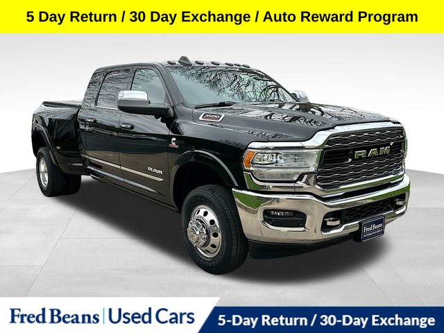 Diamond Black Crystal Pearlcoat 2019 RAM 3500 Pickup Truck Four-Wheel Drive 6-Speed Automatic