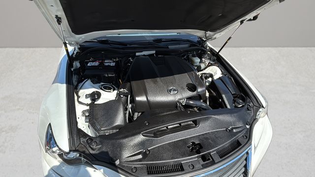 Used 2014  Lexus 250 image 33