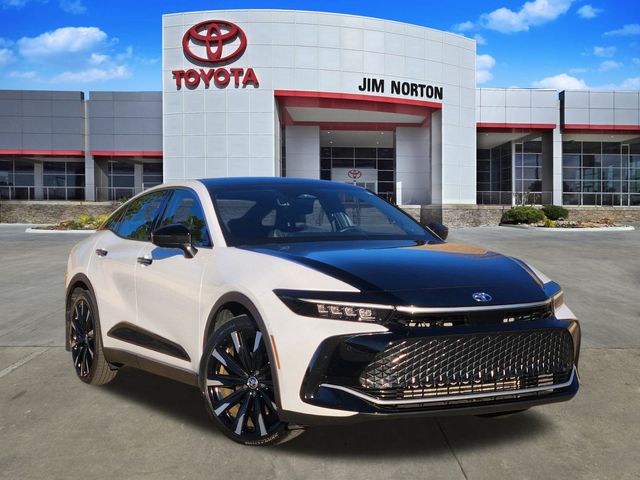 2025 Toyota Crown Platinum's photo