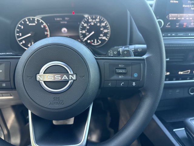 Used 2023 Gray Nissan SV image 17