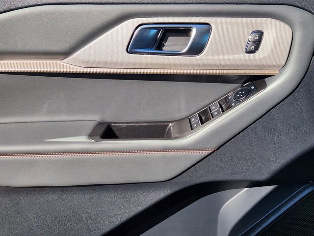 2025 Ford Explorer Active photo