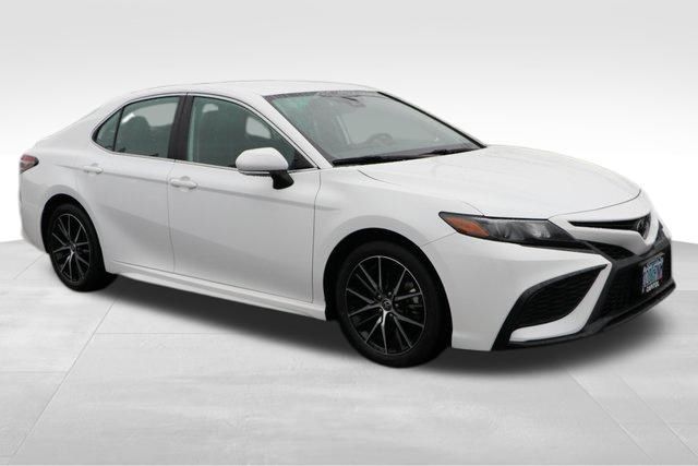 2022 Toyota Camry SE 16