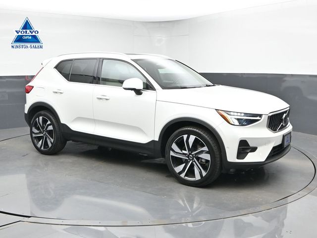  2023 Volvo XC40 B5 Plus Bright Theme AWD   