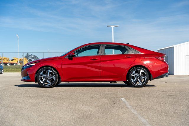 2022 Hyundai Elantra Limited 4