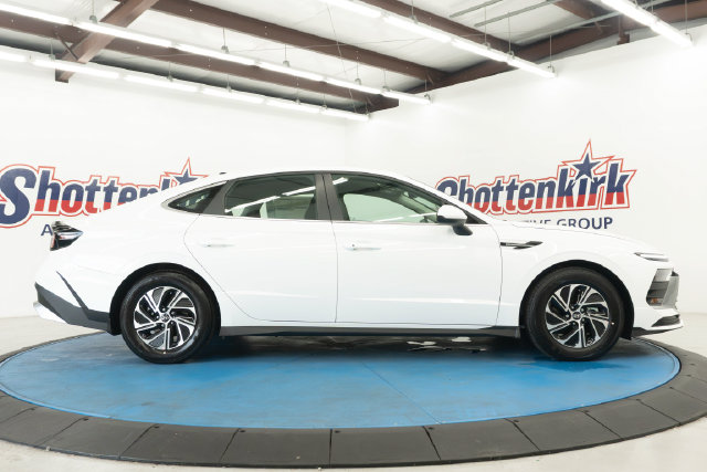 New 2026 Hyundai Sonata Hybrid Sedan