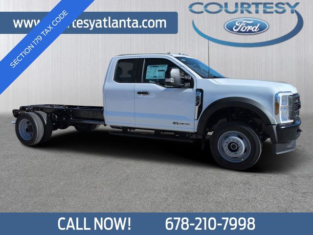 Oxford White 2026 Ford F-450 Super Duty Chassis   Automatic