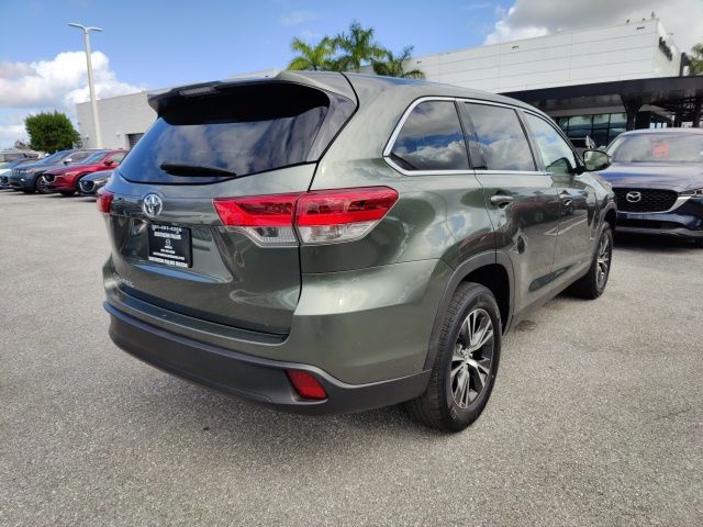 2019 Toyota Highlander LE 7