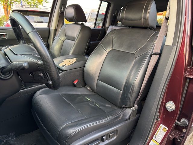 View vehicle photo 7