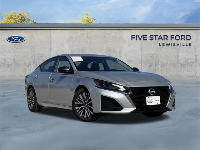 Brilliant Silver Metallic 2024 Nissan Altima 2.5 SV FWD Sedan Front-Wheel Drive Continuously Variable Transmission