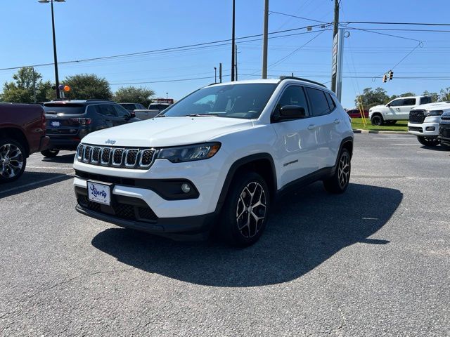  2024 Jeep Compass Latitude 4WD   