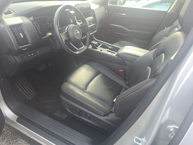 Used 2025 Nissan Pathfinder SUV