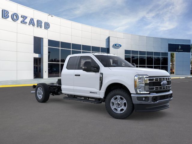 2026 Oxford White Ford Super Duty F-350 SRW XLT 168 WB 4X4 Chassis