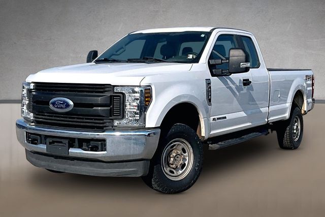 Oxford White 2019 Ford F-250 Super Duty Pickup Truck Four-Wheel Drive 6-Speed Automatic