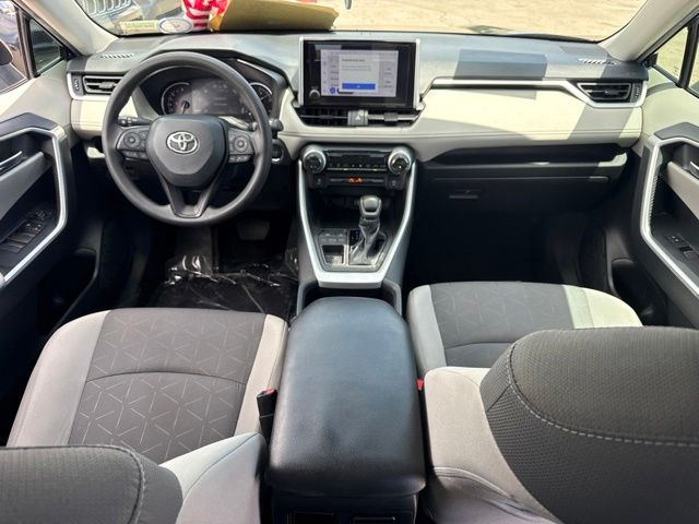 2024 Toyota RAV4 XLE - Photo 16
