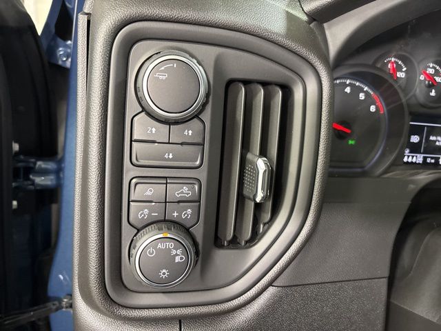 2025 Chevrolet Silverado 2500HD Custom photo