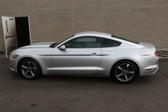 2015 Ford Mustang V6 11