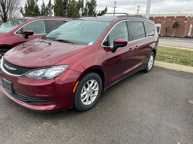 2020 Chrysler Voyager LXI's photo