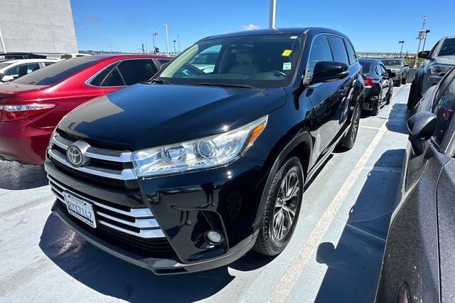 Midnight Black Metallic 2017 Toyota Highlander SUV / Crossover Front-Wheel Drive 8-Speed Automatic