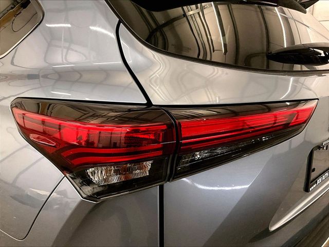 2020 Toyota Highlander XLE Silver at Bob Ruth Ford