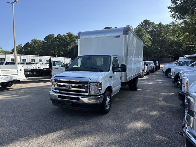 Oxford White 2027 Ford E-Series Chassis Pickup Truck Rear-Wheel Drive 6-Speed Automatic Overdrive