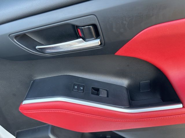 used 2022 Toyota Highlander car, priced at $31,899