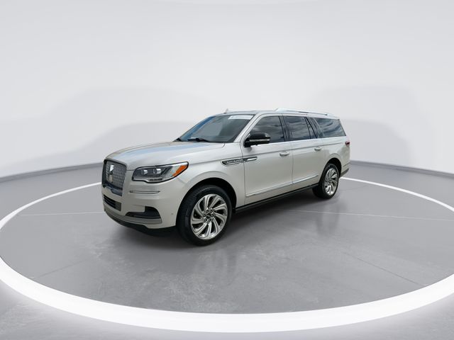Used 2024 White Lincoln Reserve image 3