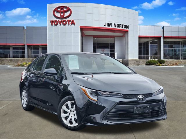 2024 Toyota Corolla LE's photo