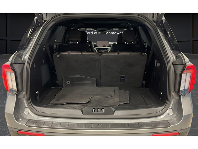 Used 2025 Carbonized Gray Metallic Ford Platinum image 28