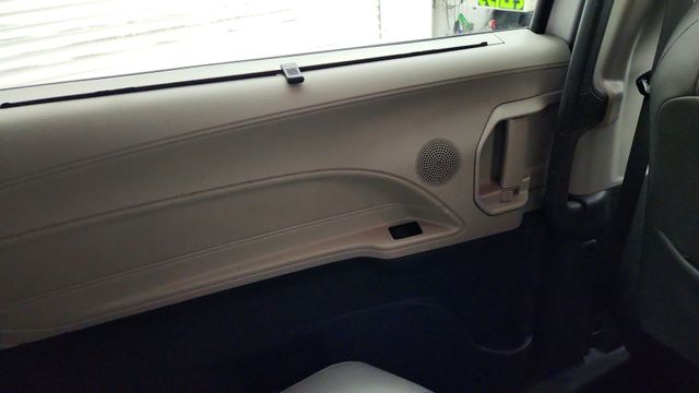 2021 Toyota Sienna XLE White at Community Toyota