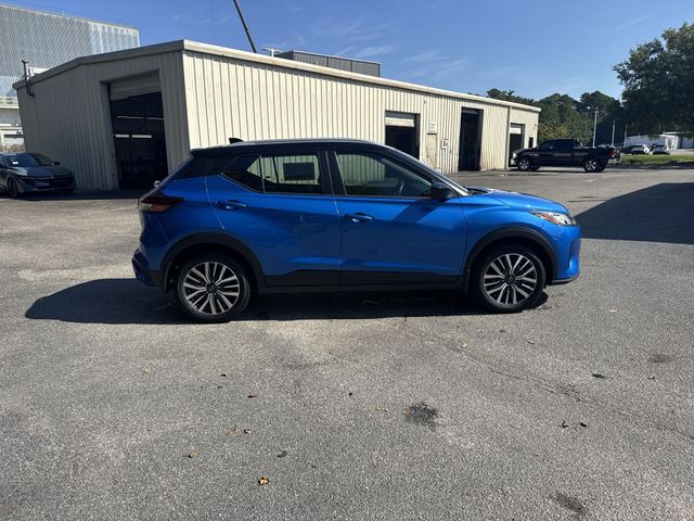Used 2024 Blue Nissan SV image 4
