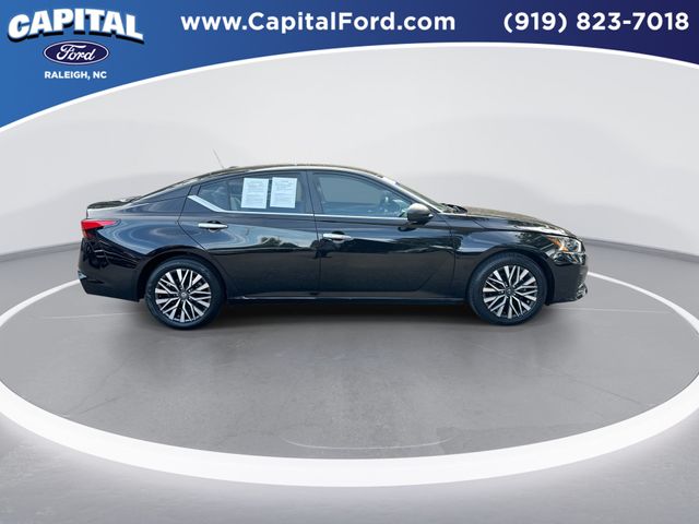 Used 2025 Black Nissan 2.5 SV image 9