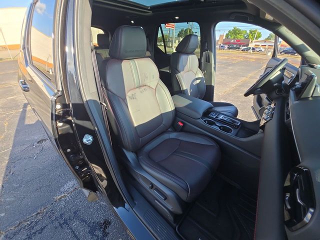 Used 2025 Honda Pilot SUV