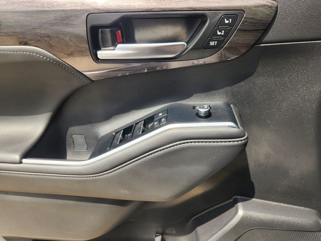 2025 Toyota Highlander Limited Silver at Gullo Toyota