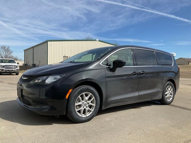 2023 Chrysler Voyager LX FWD