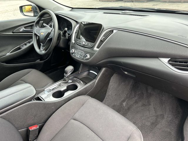 2025 Chevrolet Malibu - Image 26