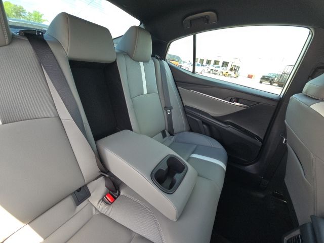 2025 Toyota Camry SE:B02318