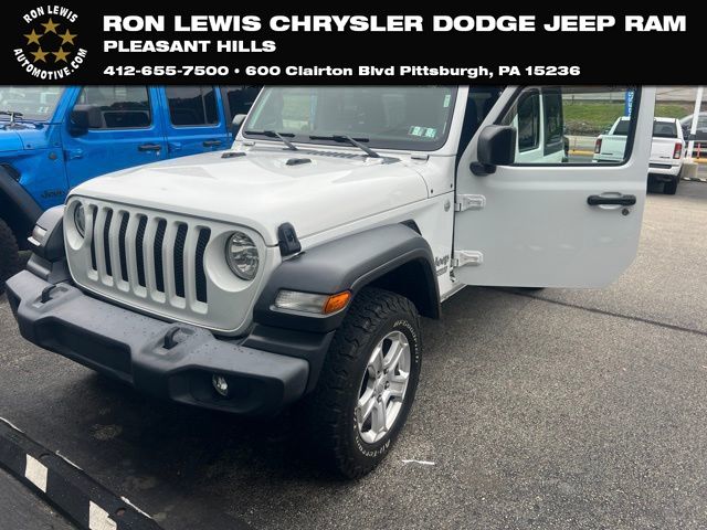 Bright White Clearcoat 2018 Jeep Wrangler SUV / Crossover Four-Wheel Drive 8-Speed Automatic