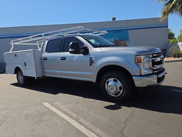 Silver Metallic 2022 Ford F-350 Super Duty Chassis XLT Crew Cab DRW RWD Pickup Truck 4X2 Automatic
