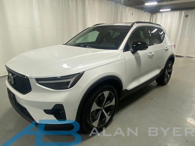 2026 Volvo XC40 B5 Plus AWD
