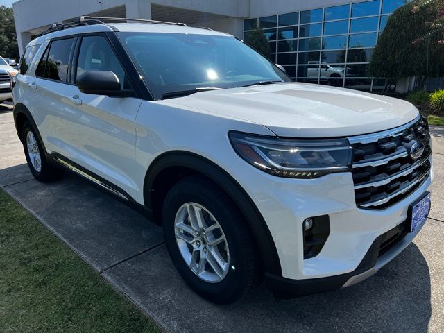 2025 Ford Explorer Active photo