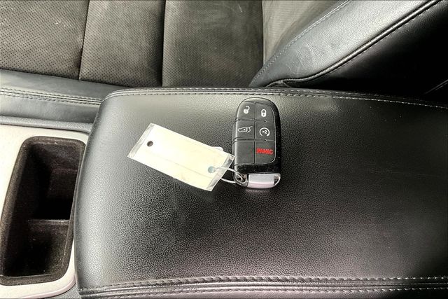 Used 2020 White Jeep Altitude image 34