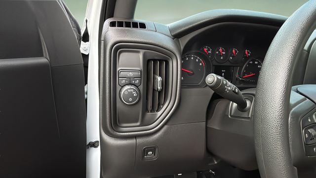 Used 2025 White Chevrolet Custom image 21