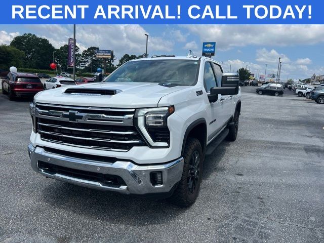 Summit White 2025 Chevrolet Silverado 2500HD LTZ Crew Cab 4WD Pickup Truck Four-Wheel Drive Automatic