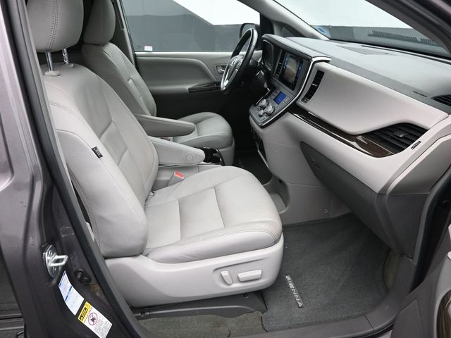 2017 Toyota Sienna XLE 17